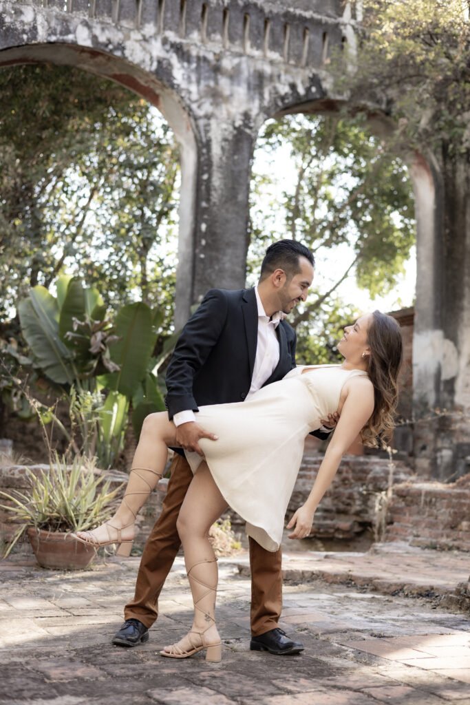 FER & JONATHAN - SAVE THE DATE